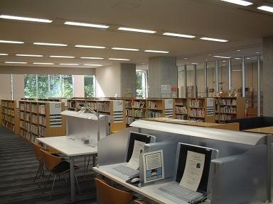 ながさか図書館館内