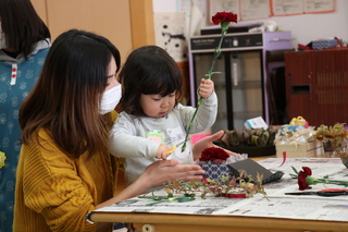 親子でアレンジ体験中