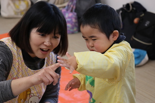 生地が手にくっついた様子