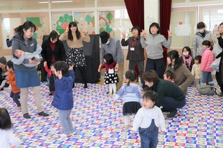 体をたくさん動かす様子