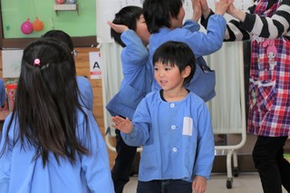 子ども同士もふれあい遊び