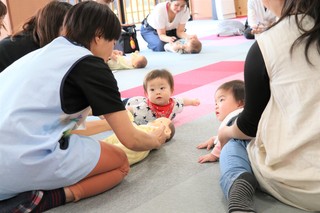 スタッフと子ども