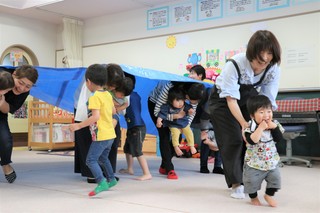 ふれあい遊びの様子