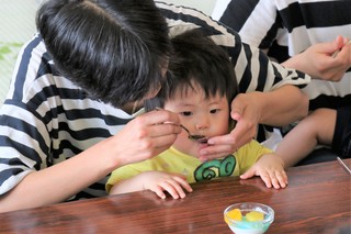 試食する子どもの様子