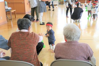 おばあちゃんと子ども