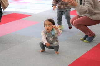 踊る子どもの様子