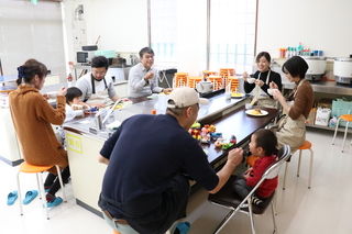 会話も弾んで楽しく試食