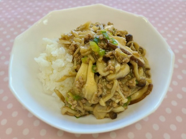 【若者応援！野菜たっぷりレシピ】麻婆きのこ丼