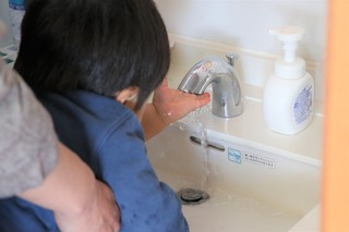 手洗いの様子 (2).JPG