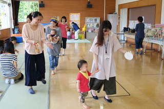 ふれあい遊びの様子