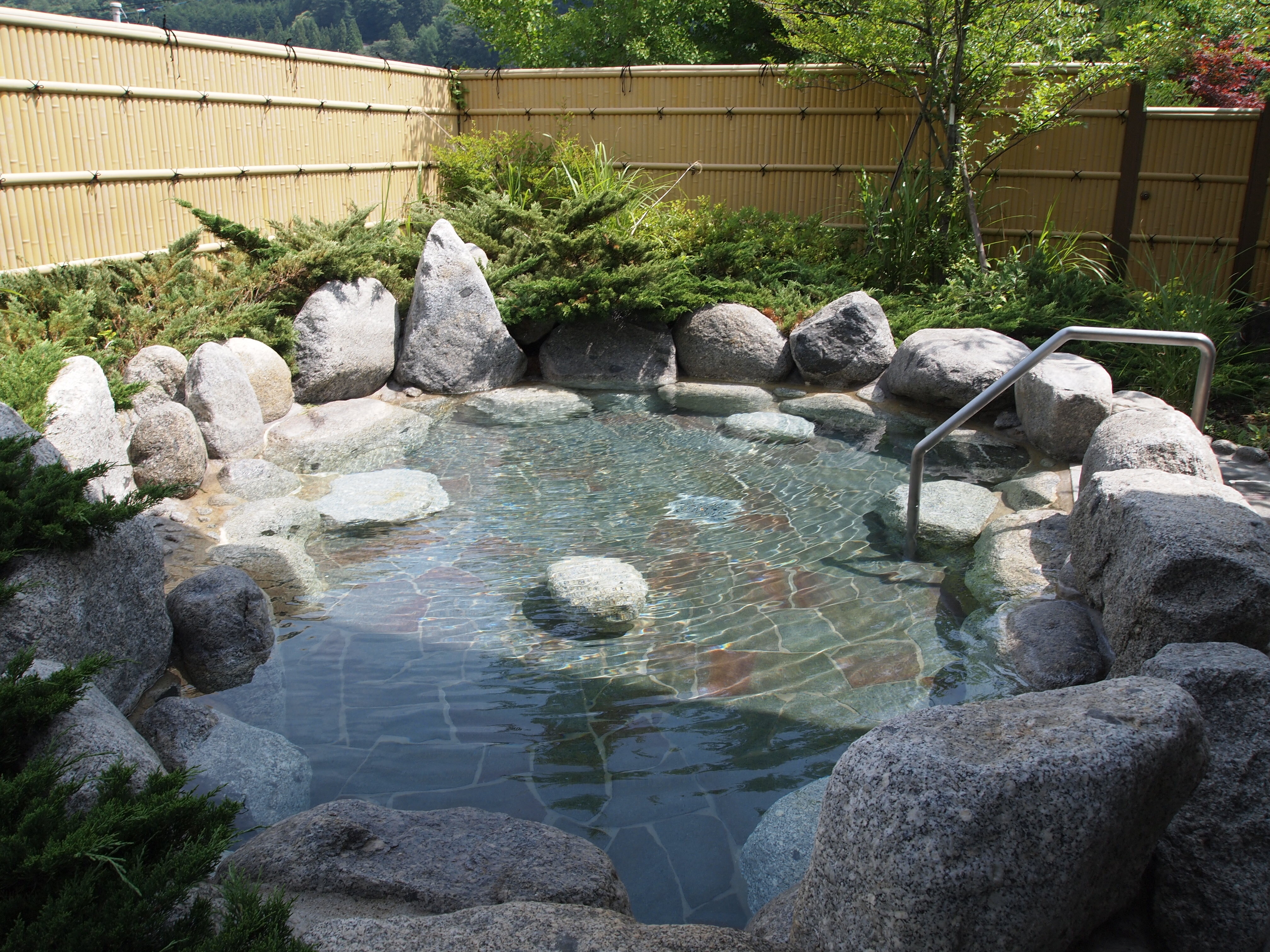 白州塩沢温泉 フォッサ・マグナの湯