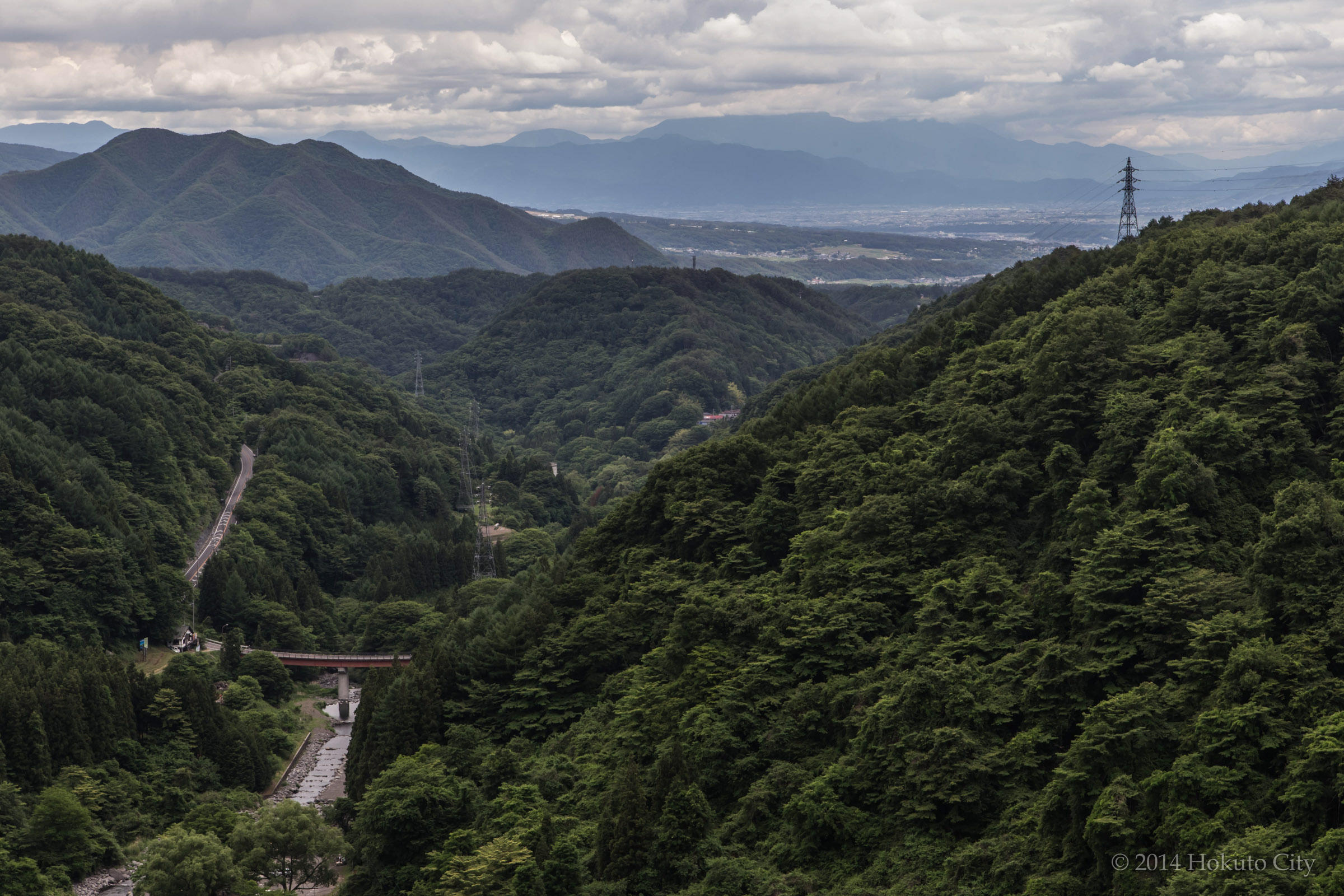 07.高原大橋からの八ヶ岳と川俣川渓谷 01の写真