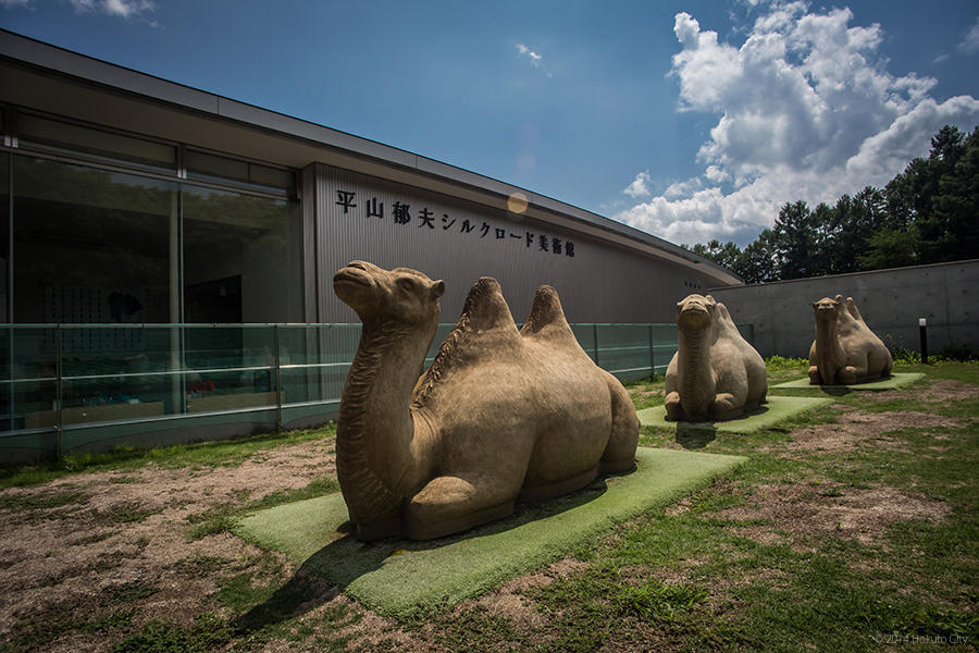 14.三分一湧水と平山郁夫シルクロード美術館 07の写真