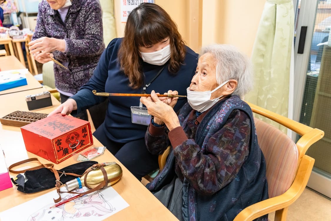 明山荘 介護支援-回想法の様子