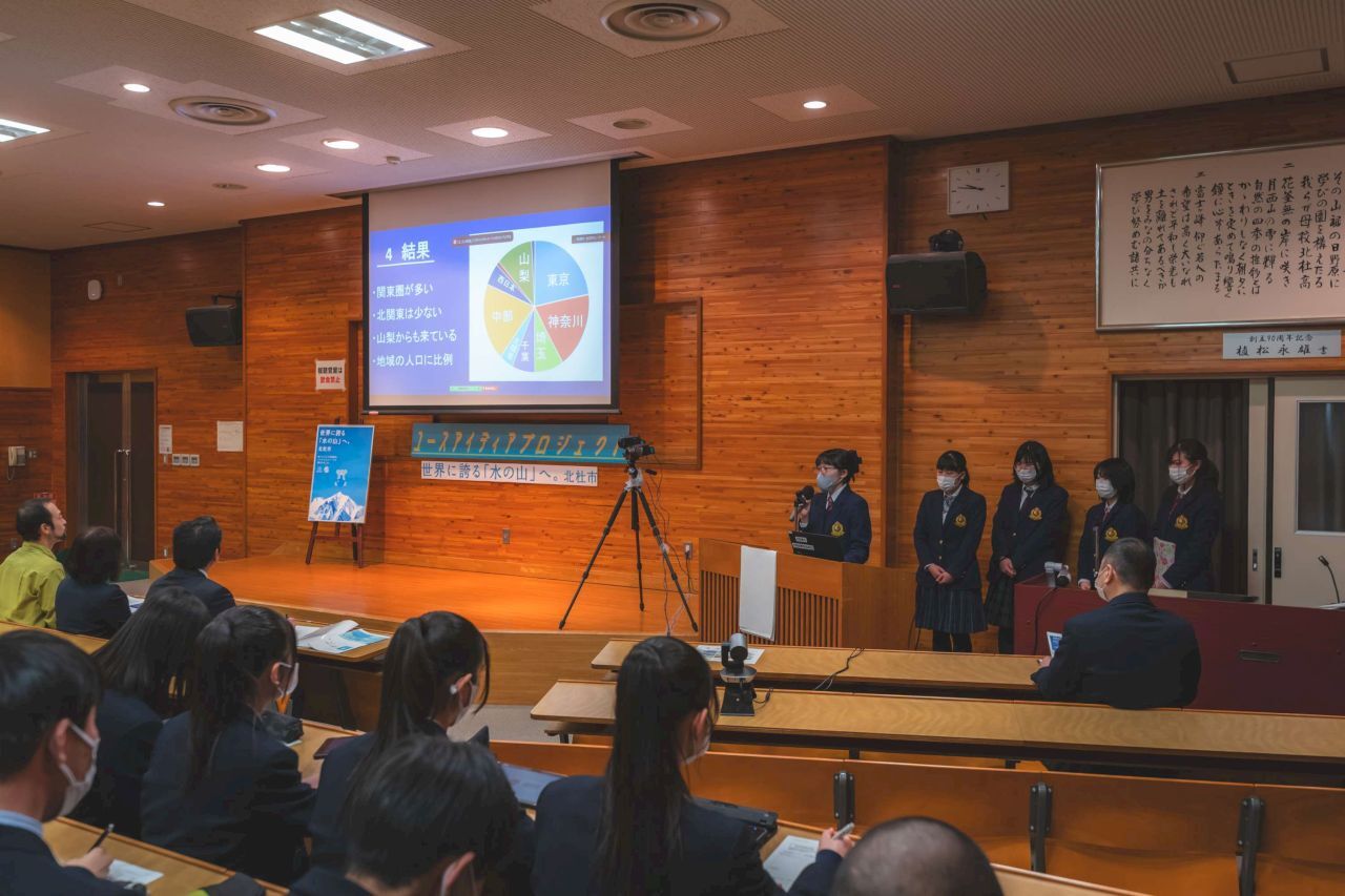 水の山ユースアイディアプロジェクト報告会-プレゼンの様子(甲陵)