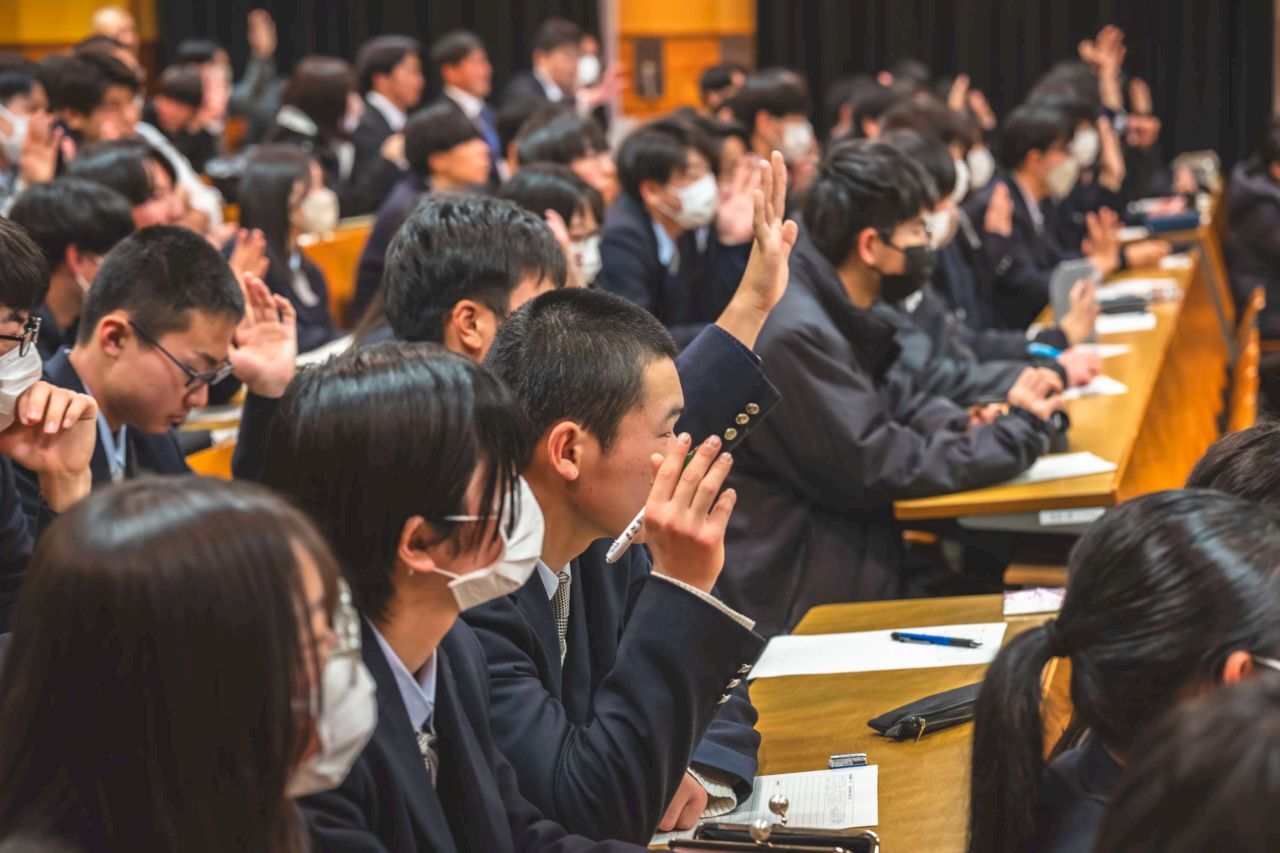 水の山ユースアイディアプロジェクト報告会-プレゼンの様子