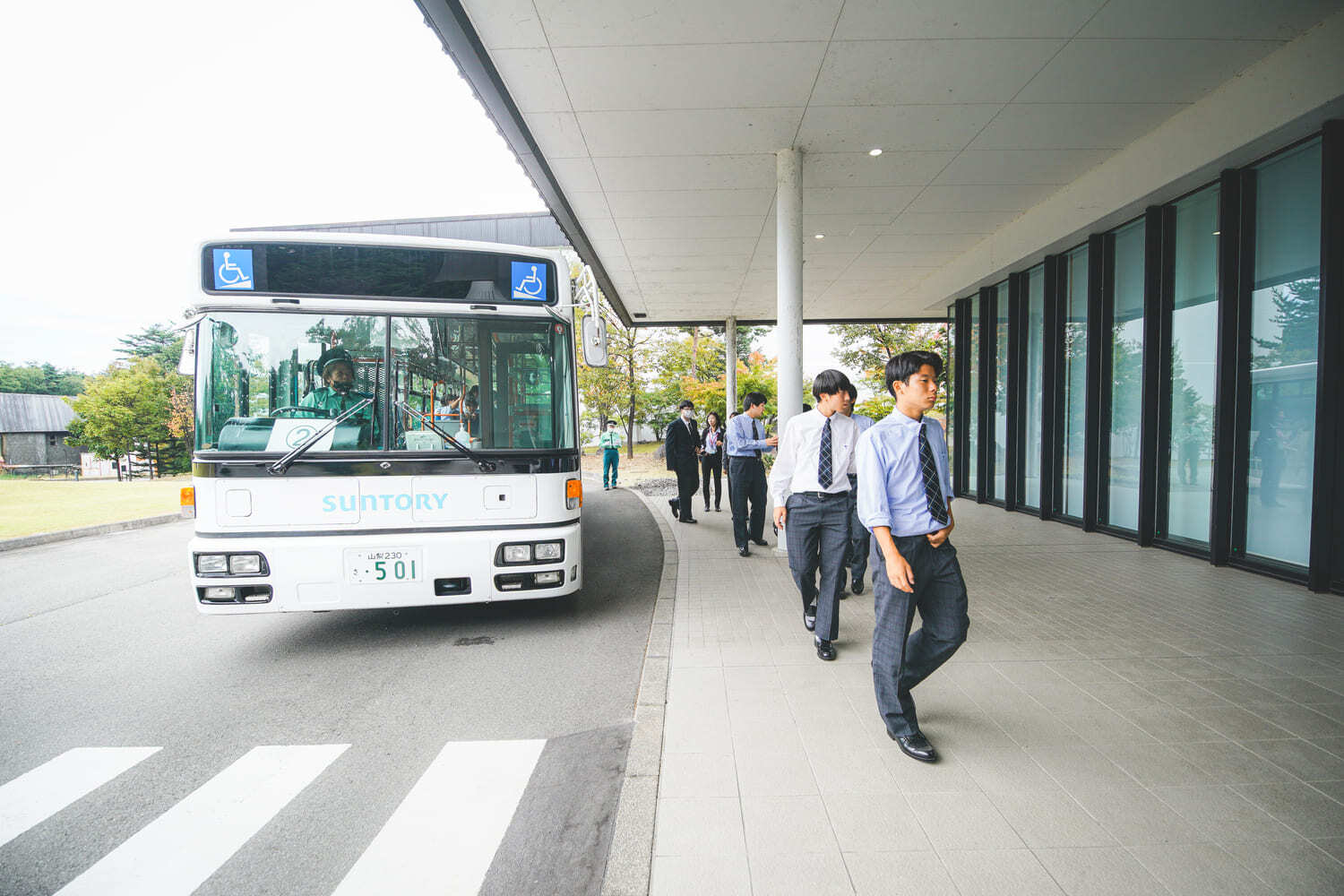 サントリー白州工場-電気バス