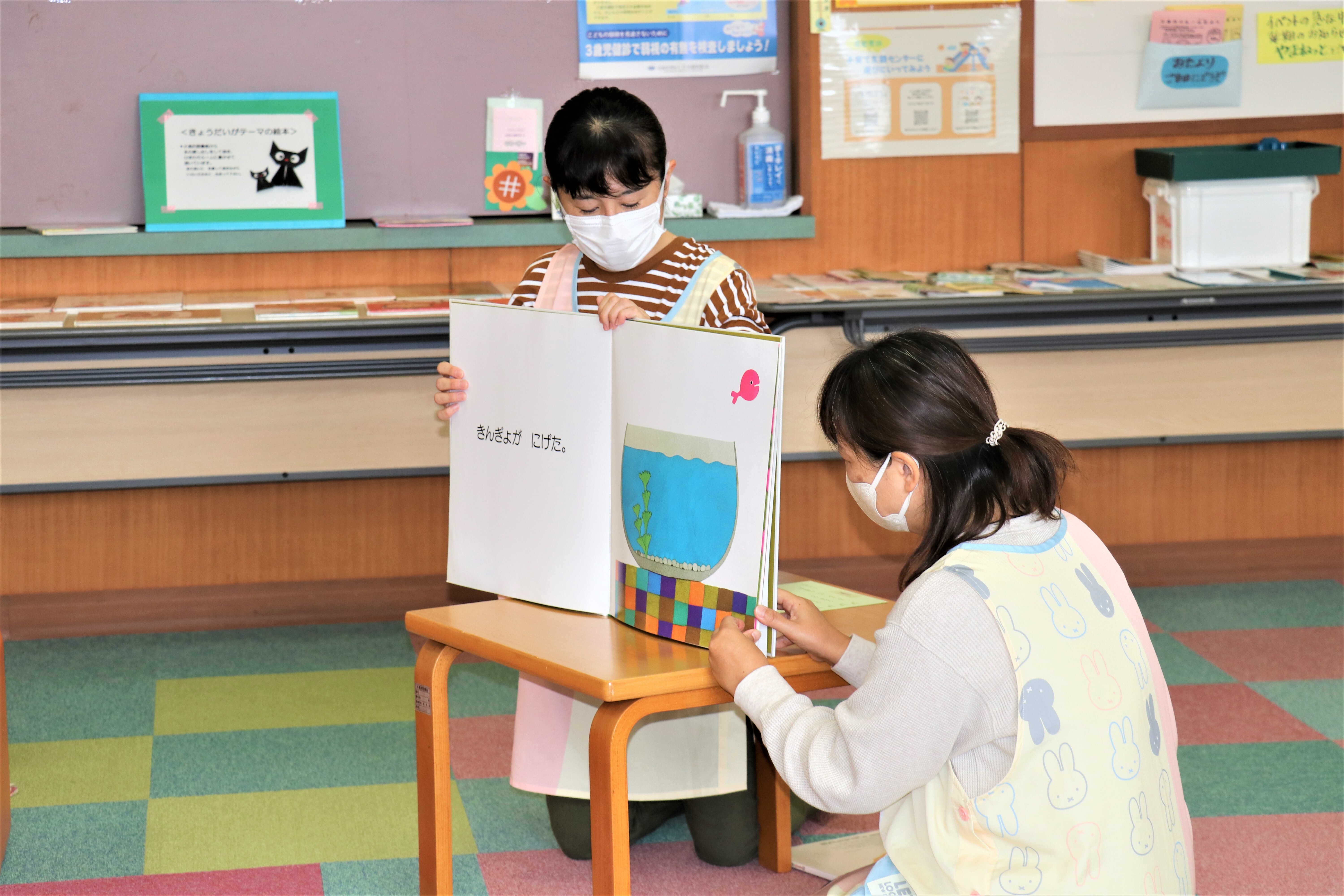 4大型絵本.JPG