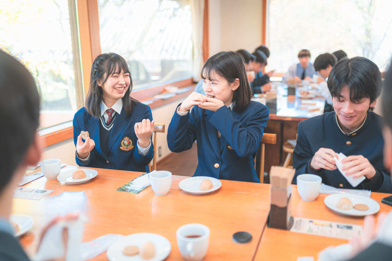 麦芽かす入りのパンとクッキー　試食風景