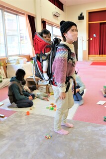14背負子かつぐ.jpg