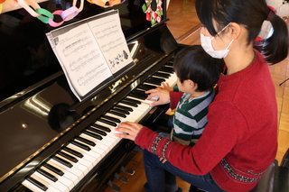 親子でピアノ演奏
