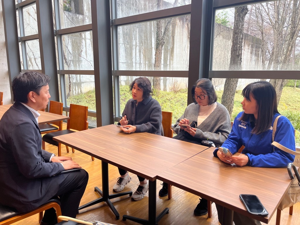 旅行会社　ホテル担当者との打ち合わせの様子