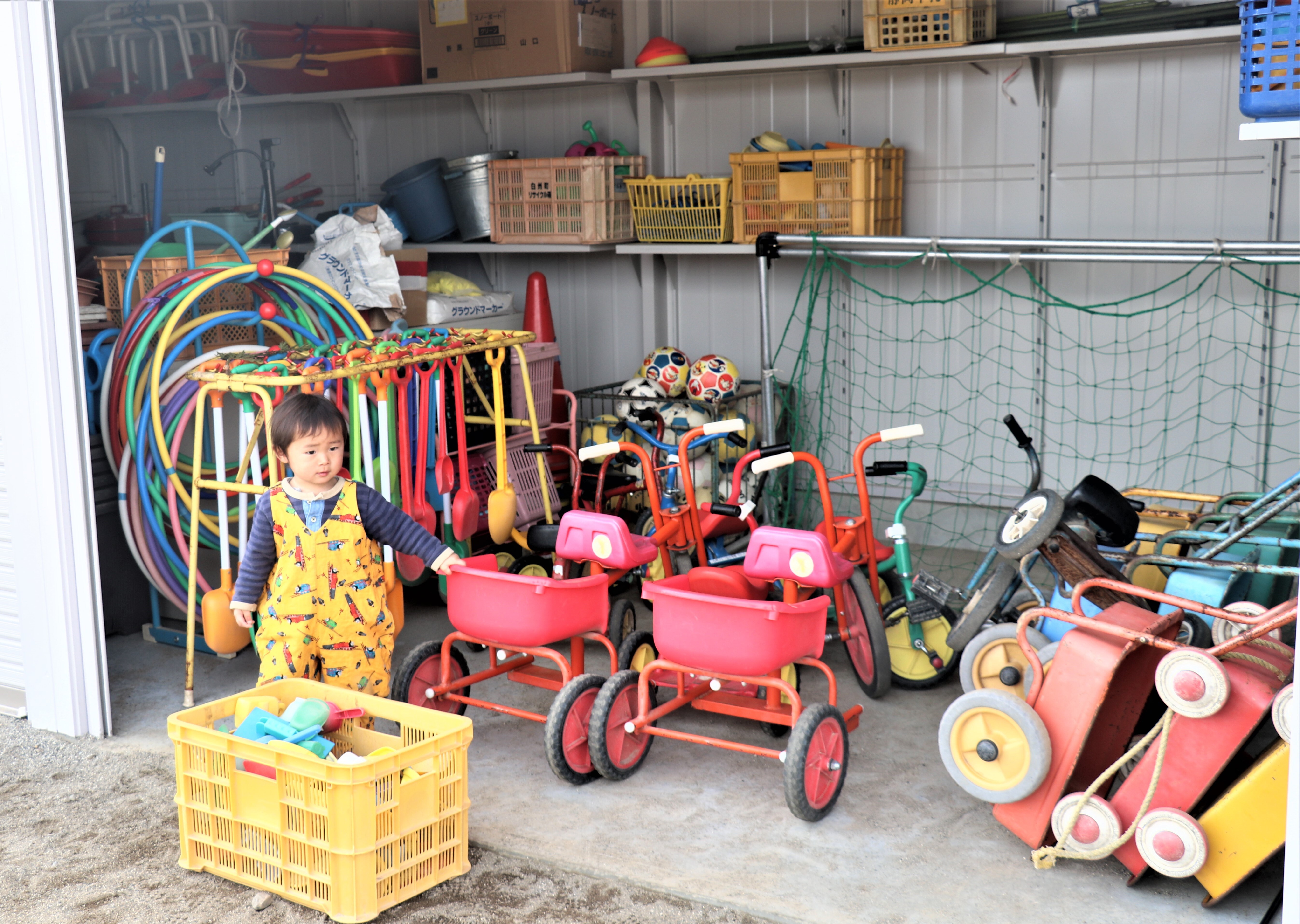 10お砂場グッズはたくさん.jpg
