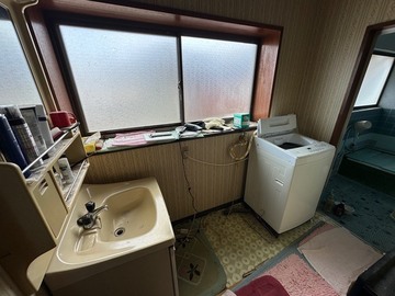 洗面室 (JPEG 104KB)