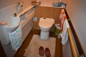 05_母屋トイレ (JPG 382KB)