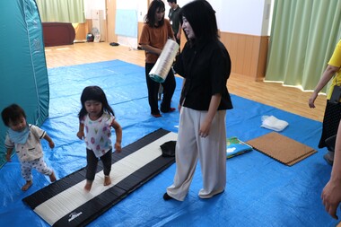 20ブルーシートの上にマットを敷いて.JPG