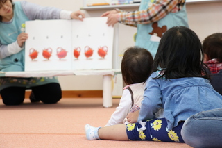 読み聞かせの様子