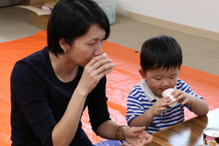 試飲の様子