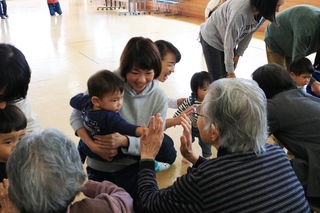 おばあちゃんと交流