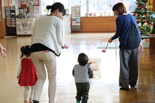 親子でボール運び