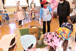 餅つき大会の様子